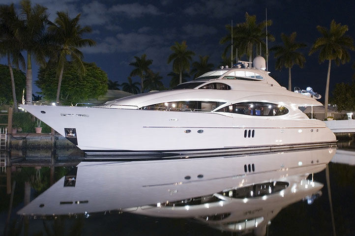 LUXURY YACHTS AND BOATS